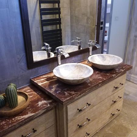 Chambre pour 2 personnes avec salle de bain privée Tourves Esterno foto