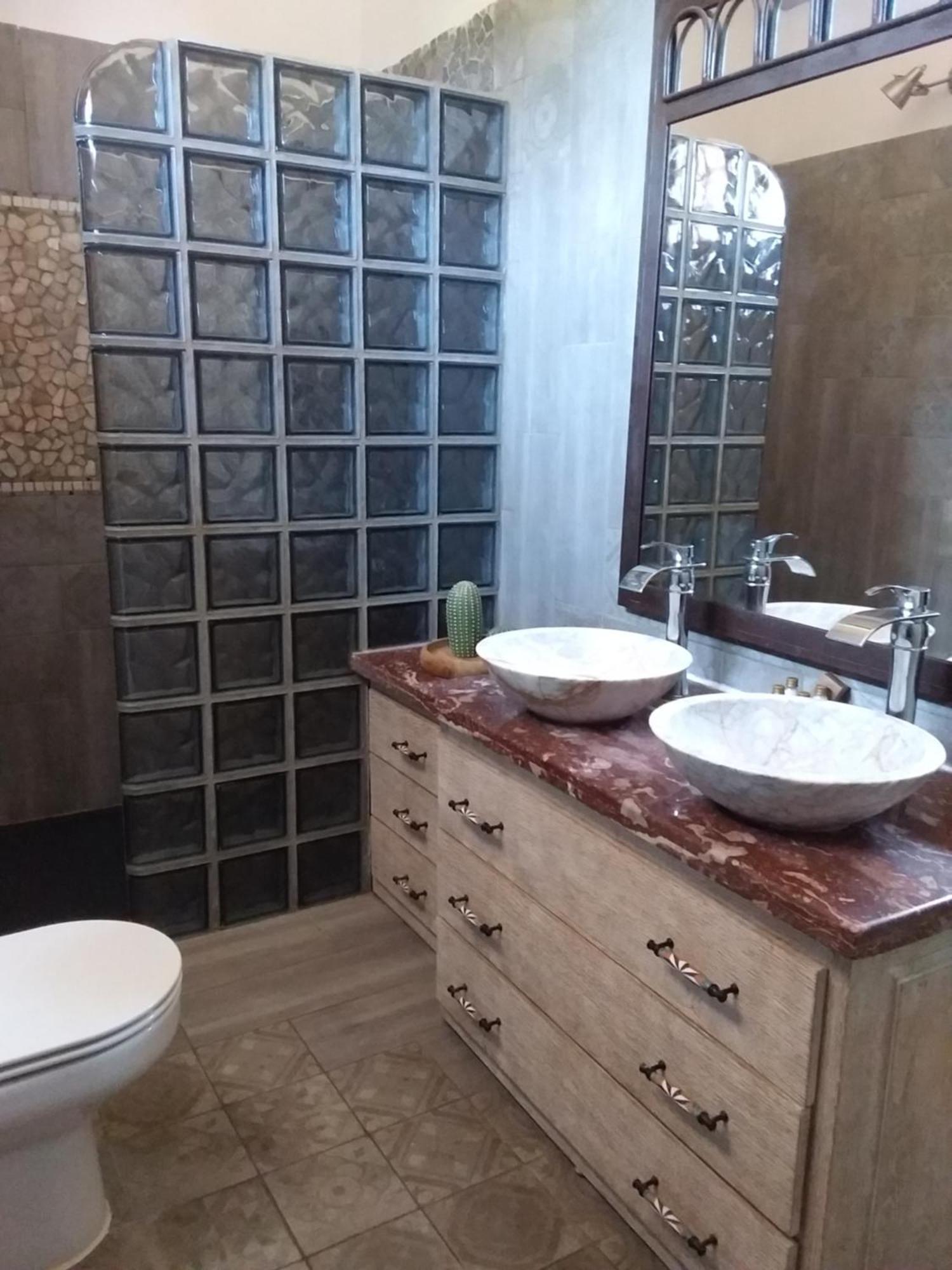 Chambre pour 2 personnes avec salle de bain privée Tourves Esterno foto